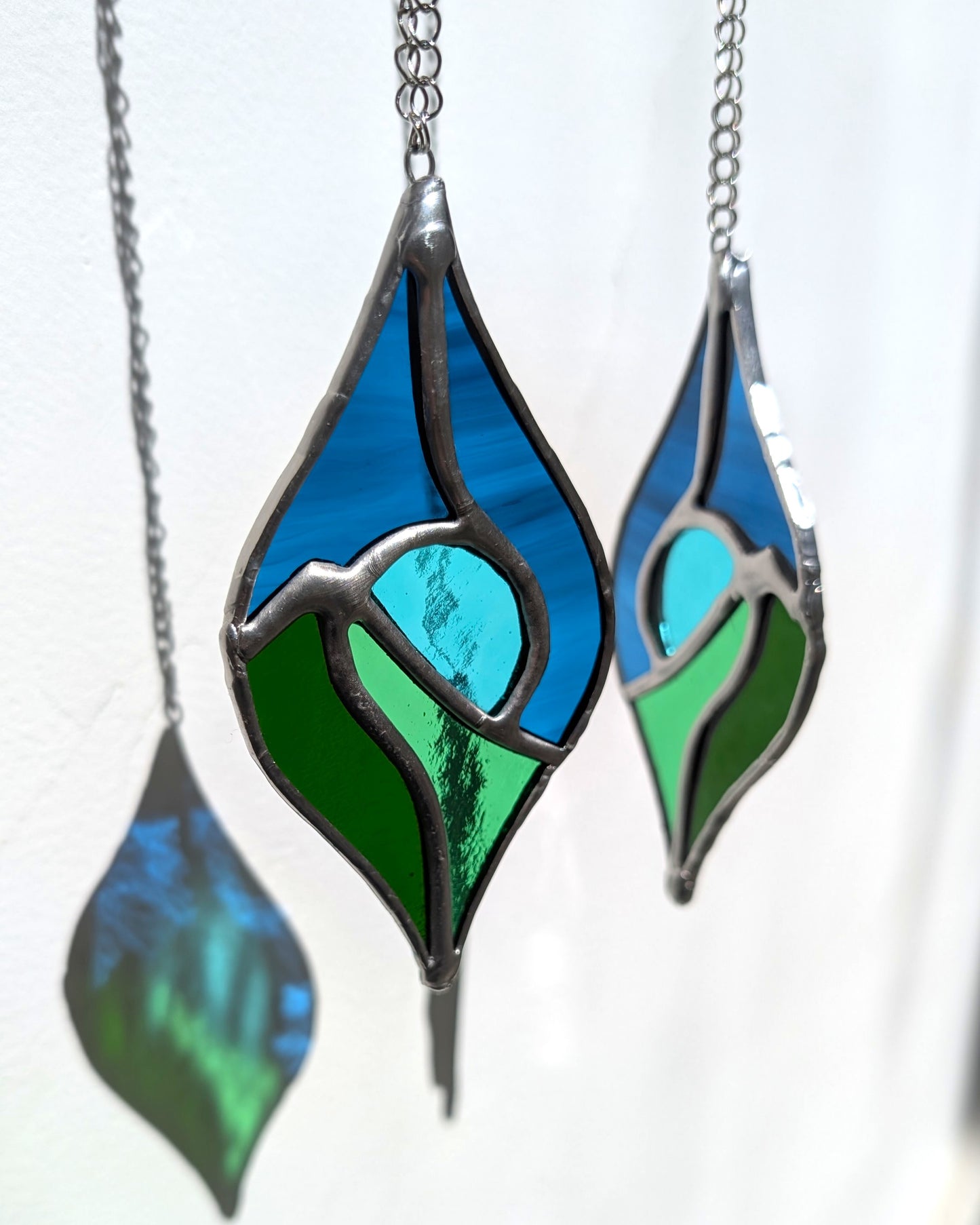 Vitraux suspensions bleu vert île artisanaux